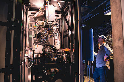 Rastertransmissionslektronenmikroskop Spectra Ultra am IKZ