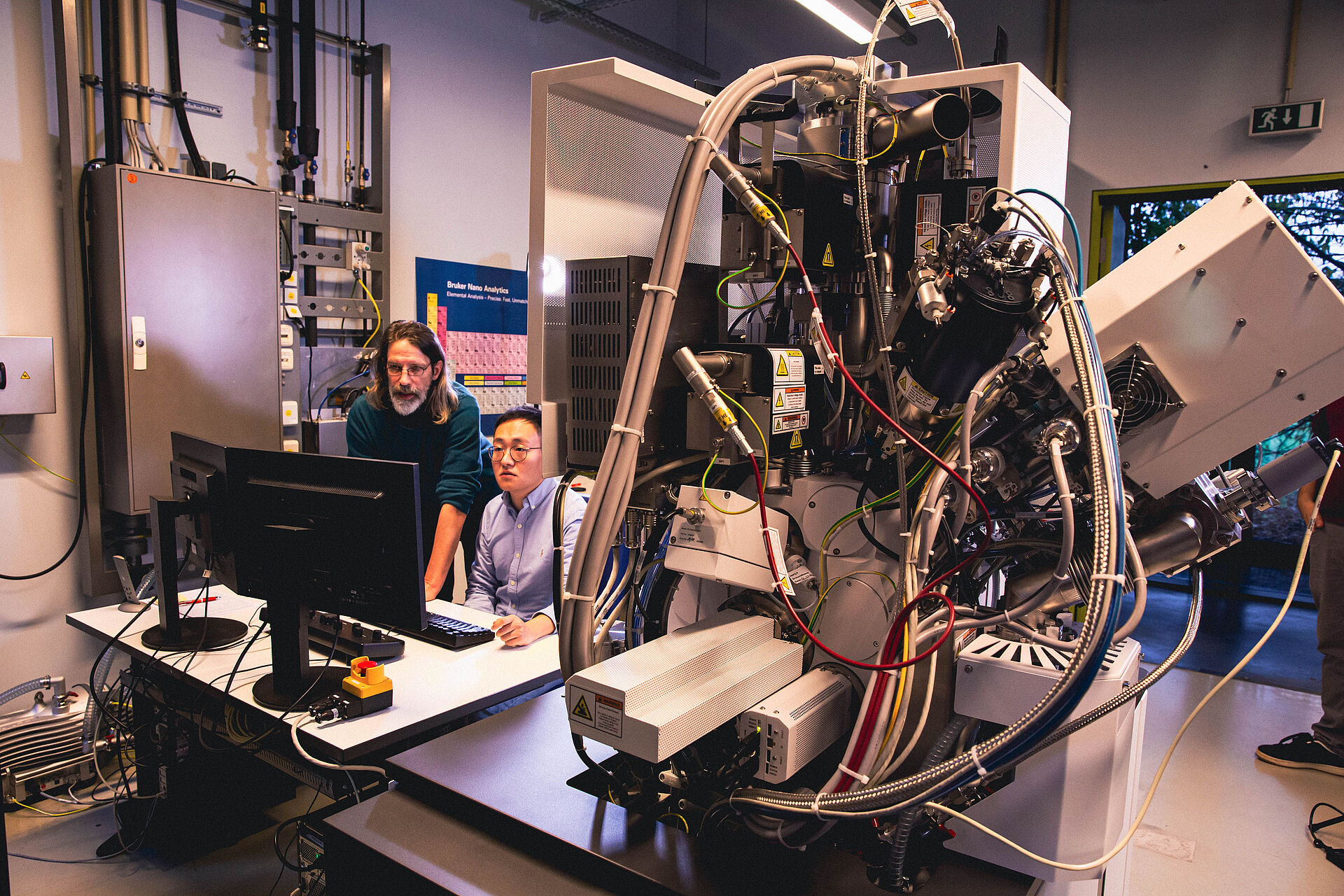 Zweistrahl-Elektronen-Ionen-Mikroskop am IKZ