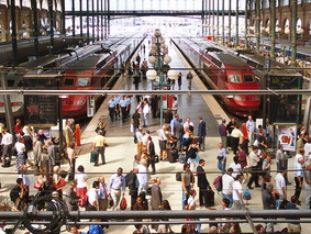 Schwarmschlau am Bahnhof